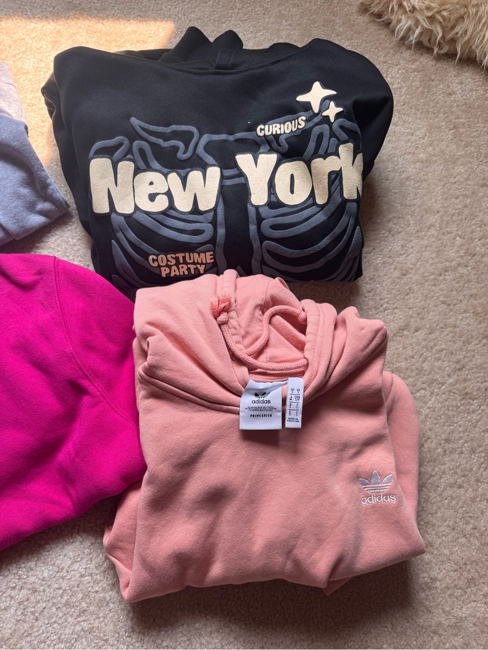 Six pieces of hoodies - Picture 4 of 4
